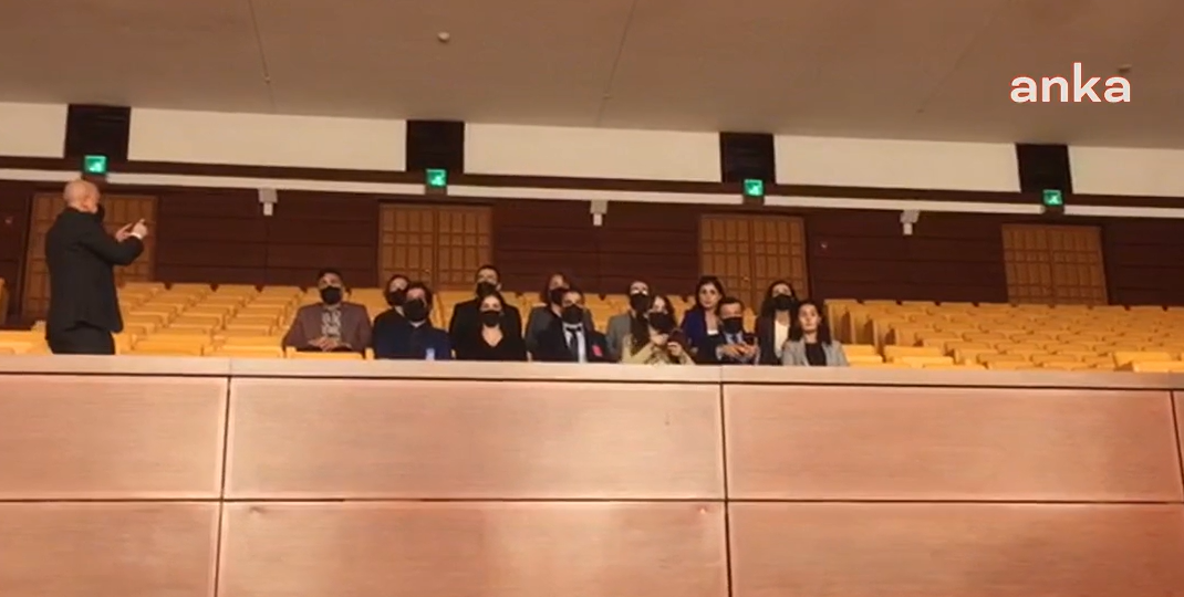 'Sansür Yasası' gazeteciler tarafından Meclis'te protesto edildi