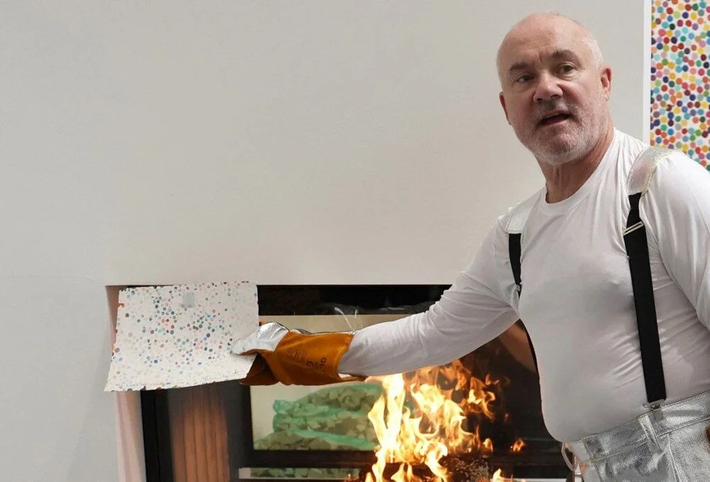 Sanatçı Damien Hirst, milyonlarca dolar değerindeki sanat eserini ateşe verdi