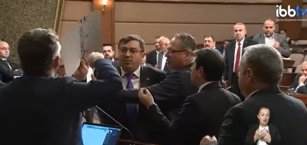 AKP'liler İYİ Partili Taylan Yıldız'ın bilgisayarına vurdular! İBB Meclisi bir anda karıştı