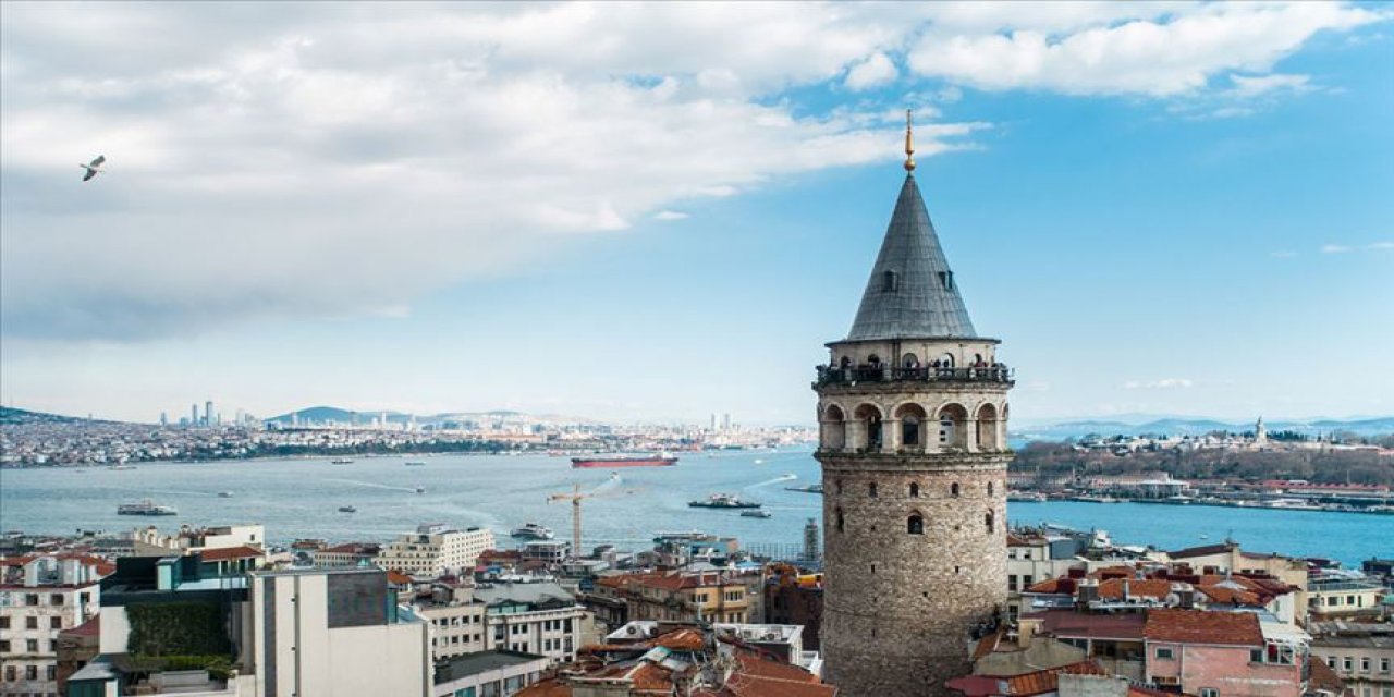 Kendini Galata Kulesi'nden aşağı attı!