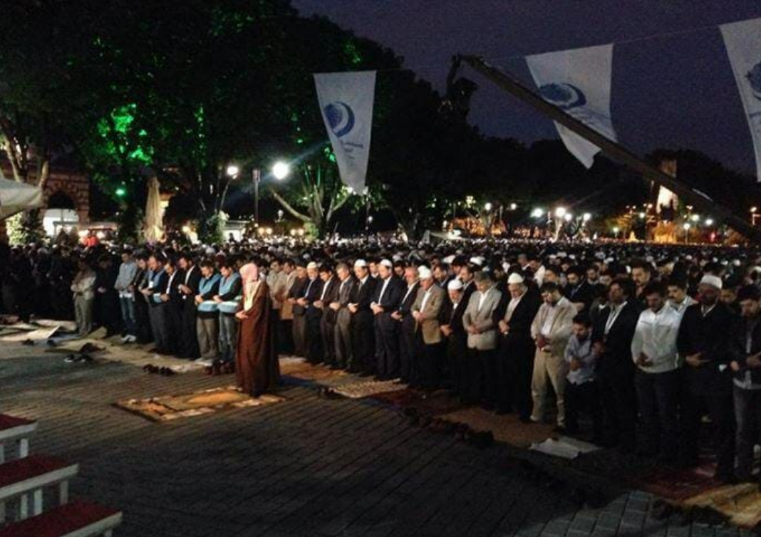 Ayasofya'da namaz kıldırdığı için hapis cezası! Anadolu Gençlik Derneği 'terör örgütü' mü ilan edildi?