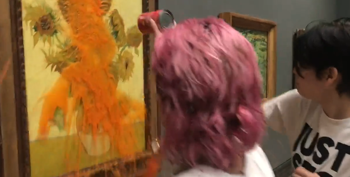 Van Gogh'un tablosunu çorbaya buladılar