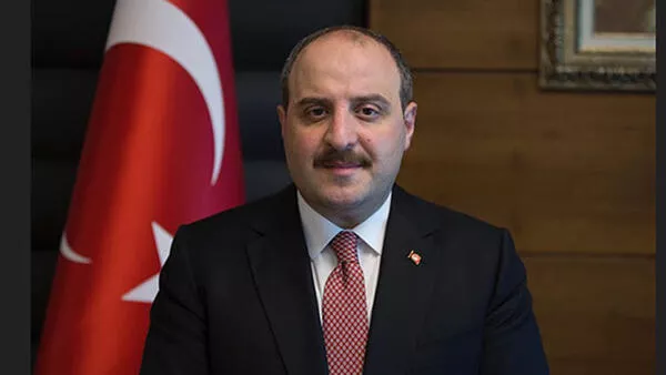 Bakan Varank yoksulluğu kabul etti: "Sık telefon değiştirmeye ihtiyacımız yok"