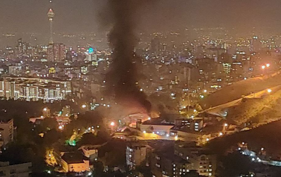 Tahran'daki cezaevinde isyan! Yataklarını tutuşturup yangın çıkardılar