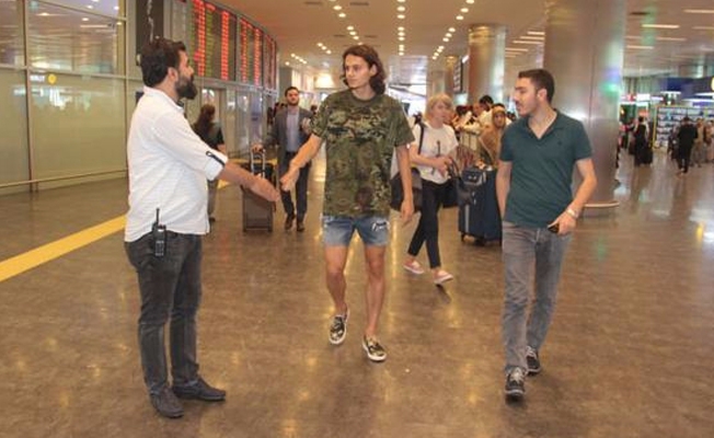 Ünlü futbolcuya gözaltı şoku!