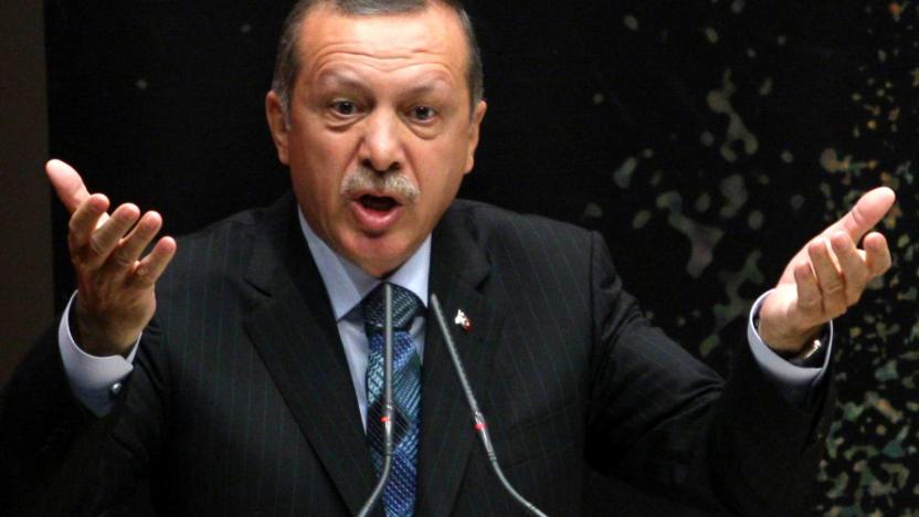 Erdoğan çok sinirlendi, salonu terk etti