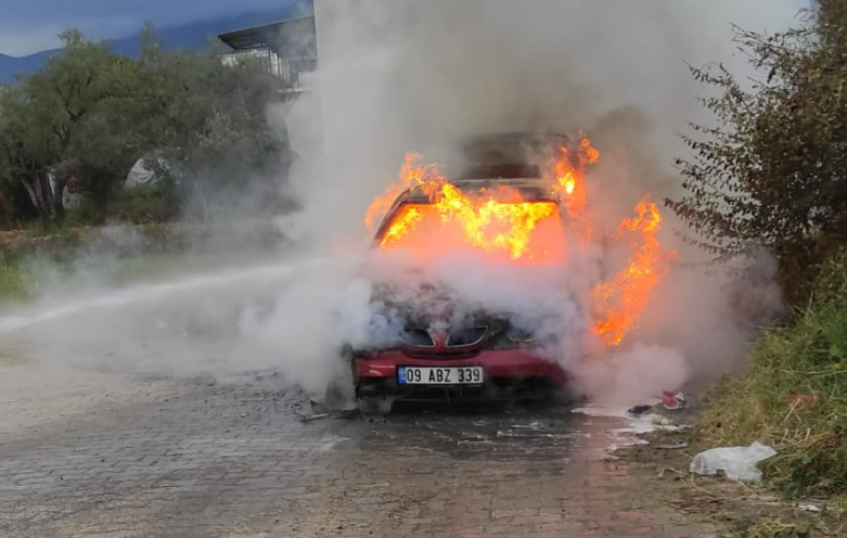 Pazara giderken cehennemi yaşadılar! Alev alev yandı...