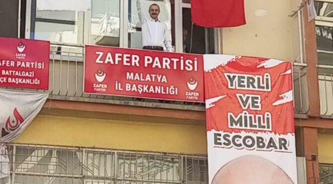 Zafer Partisi'nin pankartındaki 'kel kafa' suç sayıldı