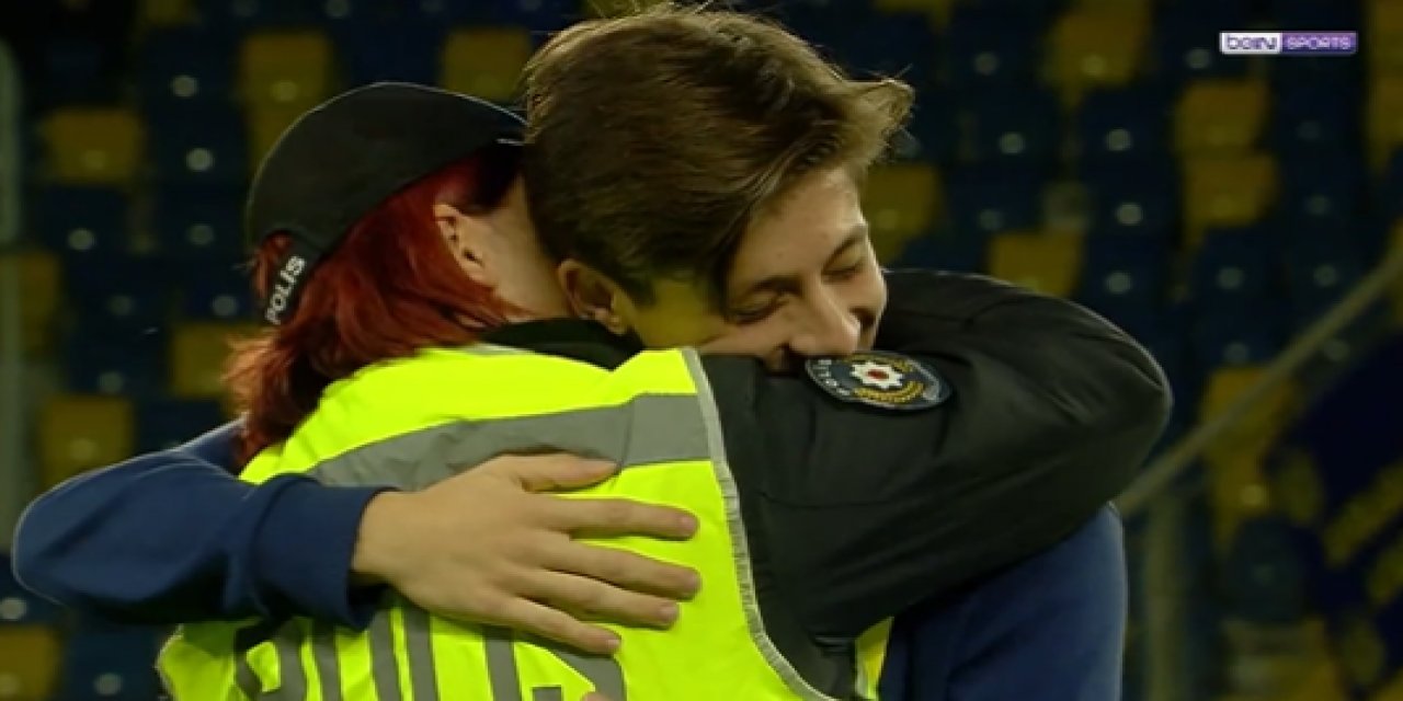 Arda Güler polis teyzesiyle böyle hasret giderdi!