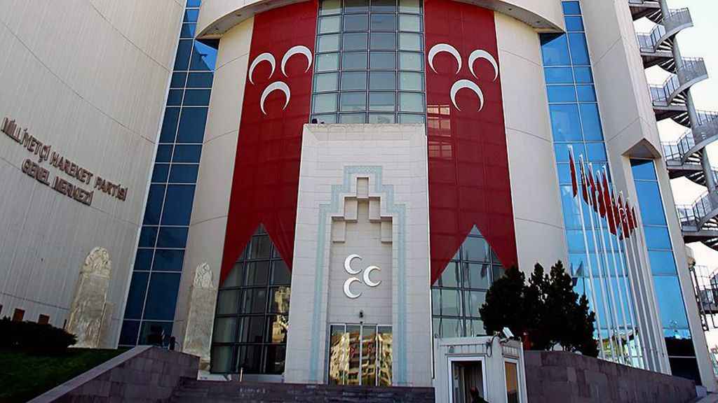 MHP'li Başkan'dan MHP'lilere ve ülkücülere küfür gibi sözler! MHP binasını bastılar!