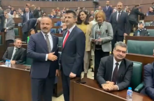 Teğmen Mehmet Ali Çelebi AKP sıralarında! Rozetini Erdoğan taktı