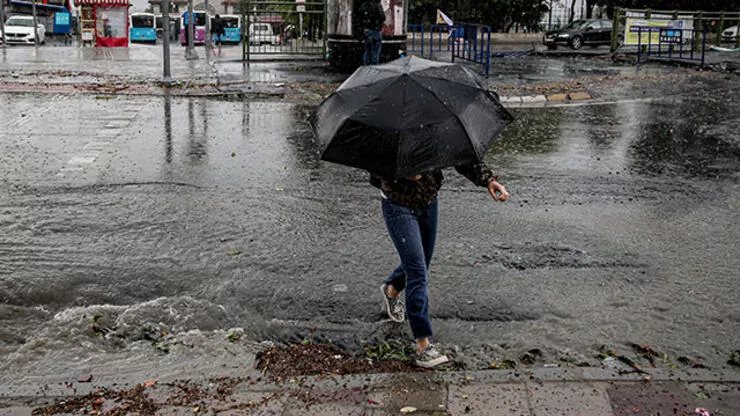 Meteoroloji kuvvetli yağış için uyardı! 20 ilde etkili olacak... 3 ilde kar bekleniyor