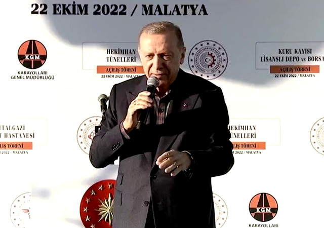 Erdoğan'dan 'başörtüsü' çıkışı: "Hadi sıkıyorsa referanduma götürelim"