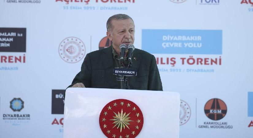 Erdoğan alkış duyamayınca tepki gösterdi: “Pek memnun değiller galiba”
