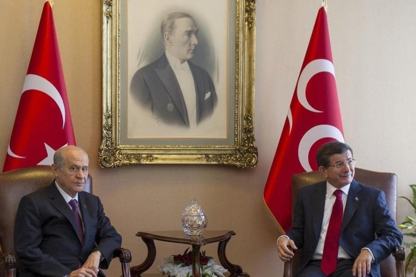 Ahmet Davutoğlu, Bahçeli'ye 'Serok Erdoğan' sloganlarını sordu: "Hala 'aday belli, karar net' mi?"