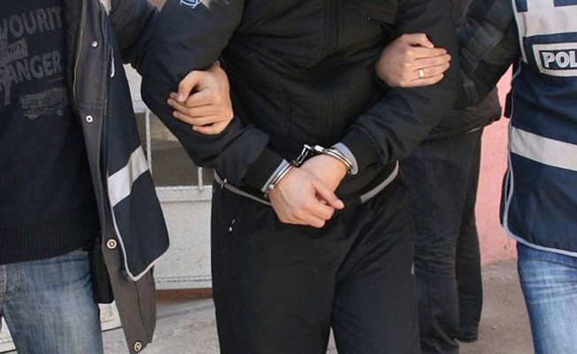 Adli tıp uzmanı, savunma yapmak için geldiği duruşmada tutuklandı