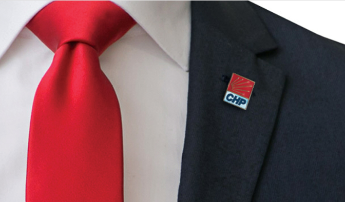 CHP'nin yeni transferi rozeti taktı!