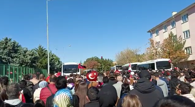 Cumhuriyet Bayramı kutlamaları başladı! Anıtkabir önünde sevgi seli