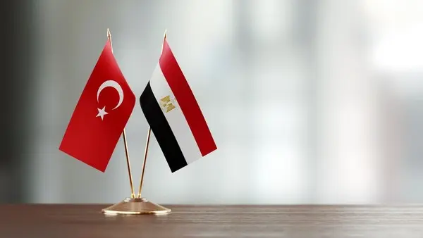 Mısır'la ilişkiler "2 ileri 1 geri"... Sisi ipleri attı mı?