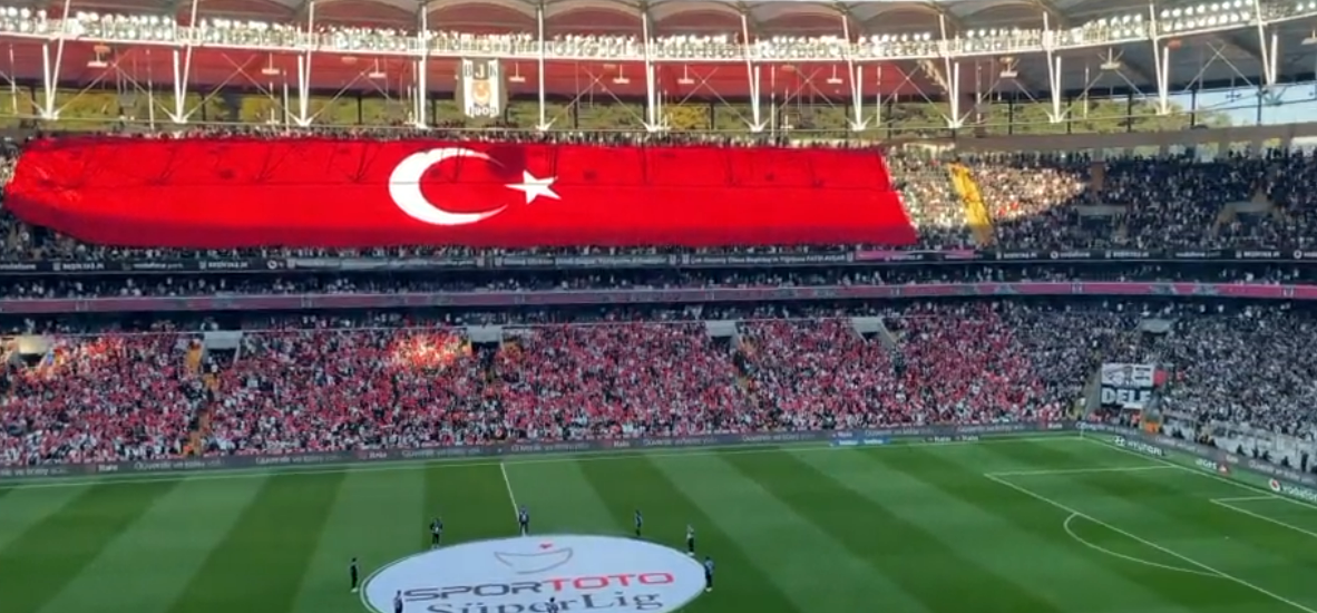 Beşiktaş taraftarının Cumhuriyet coşkusu! Vodafone Park, Kırmızı-Beyaz