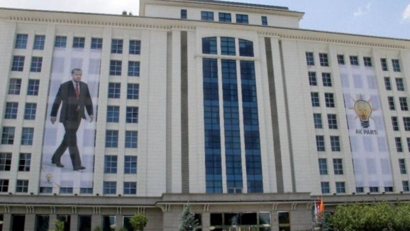 AKP'den başörtüsü için 3 partiye ziyaret