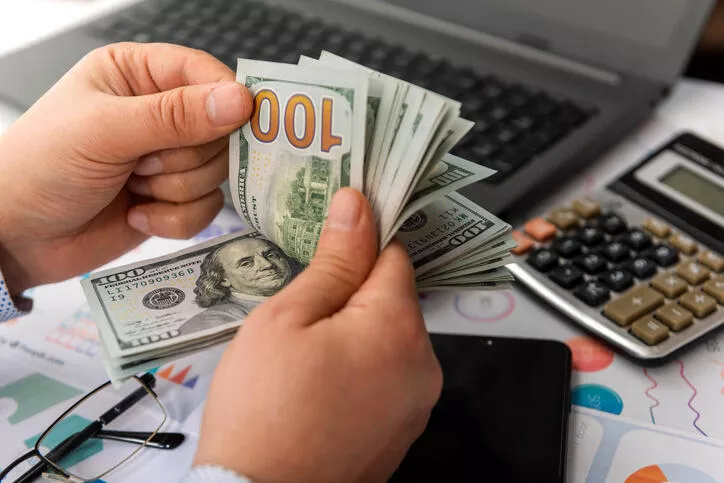 Şakkadanak dolar yorumu: Patır patır...