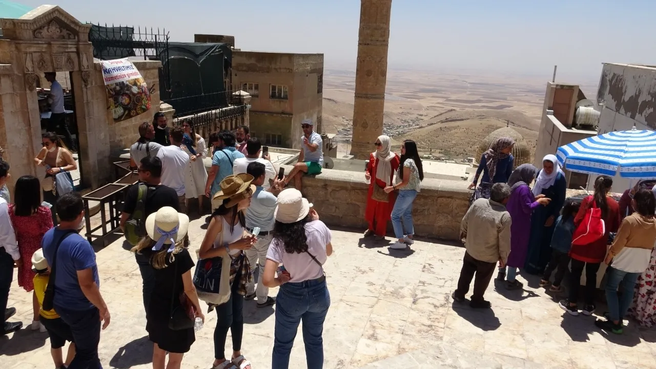 Ancak filmlerde olur demeyin! Madrid yerine kendilerini Mardin'de buldular
