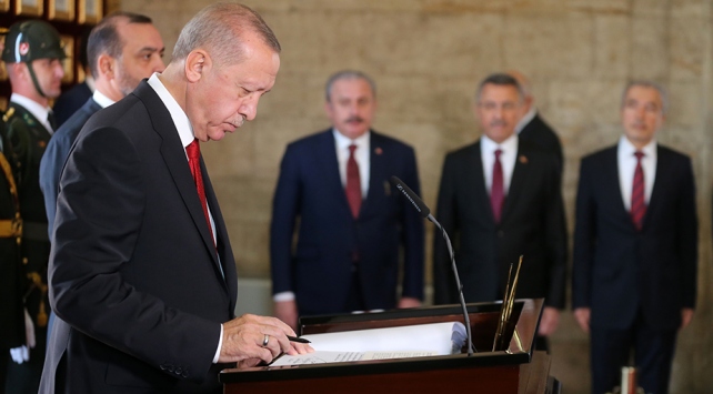 Erdoğan, Anıtkabir Özel Defteri'ne yazdı: Türkiye Yüzyılı vizyonu...