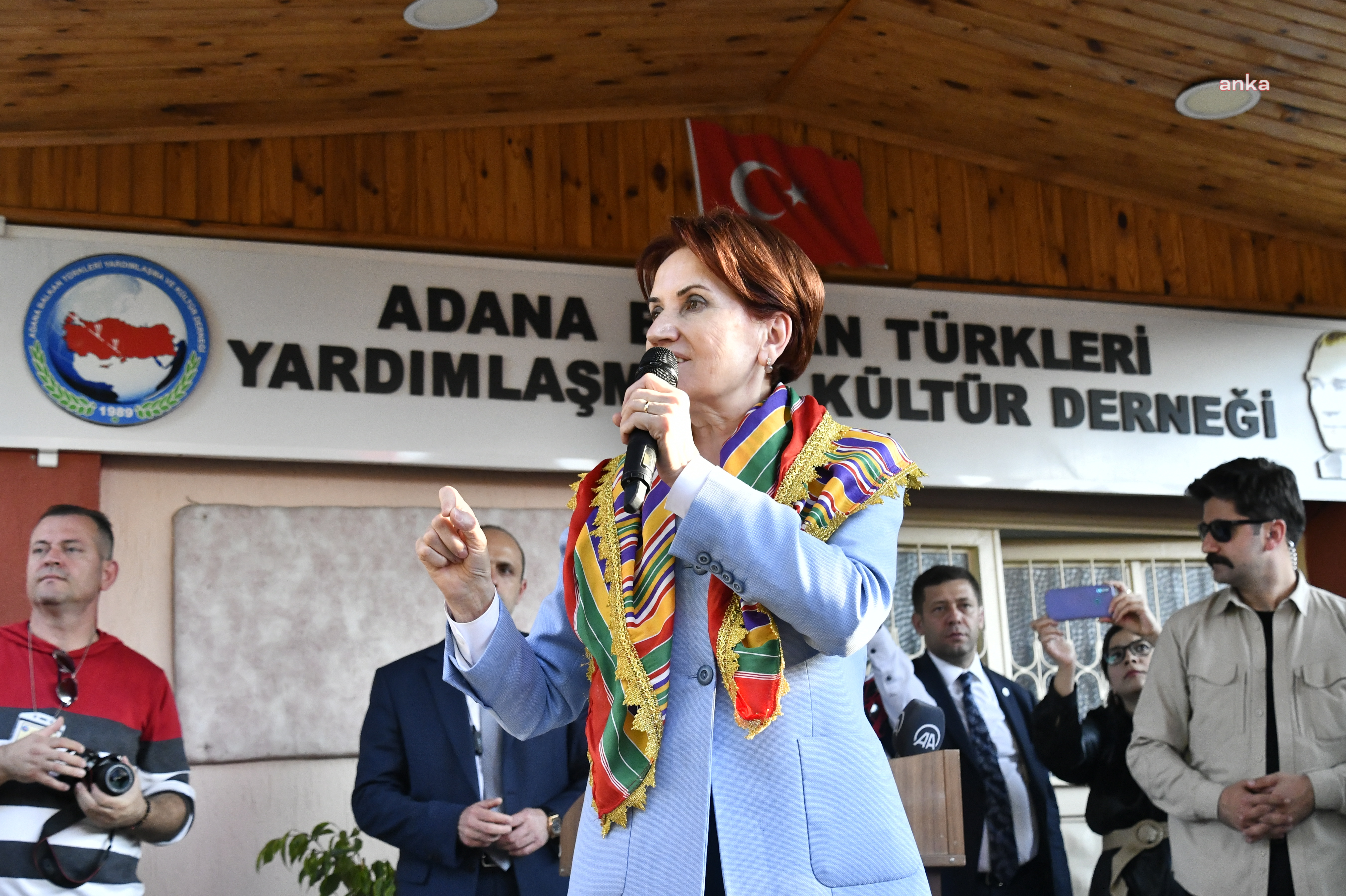 Akşener'den sert tepki: "Bir tutmaya kalkışanların elini kırarım"