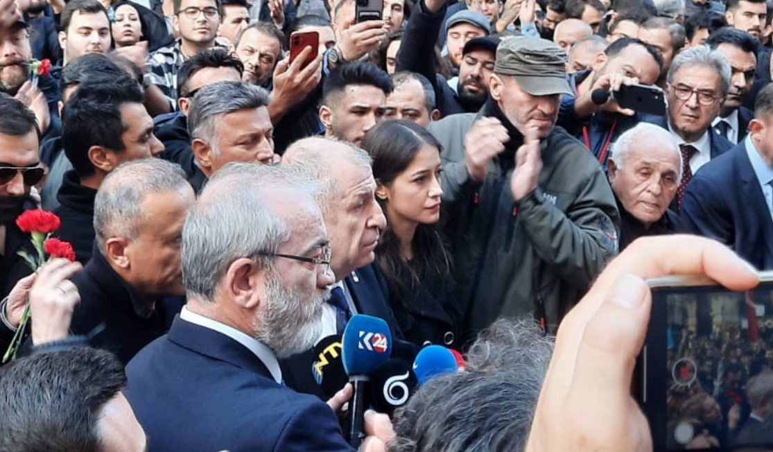 İstiklal Caddesi'ne alınmayan Ümit Özdağ isyan etti: "Suriyeli, Afgan, Mısırlı rahat rahat giriyor"