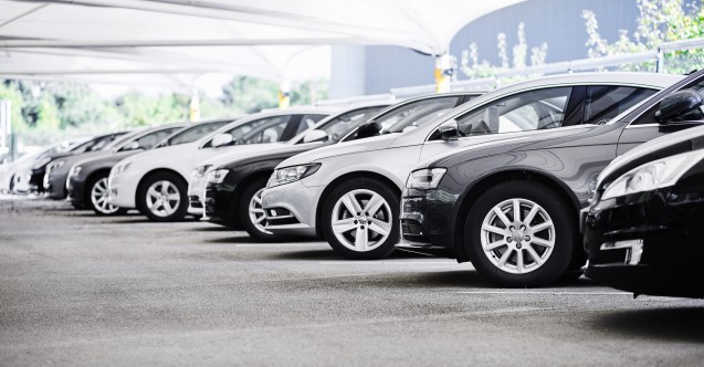 Zam geldi! Otomobil fiyatları düşer diye bekleyenler çok üzülecek