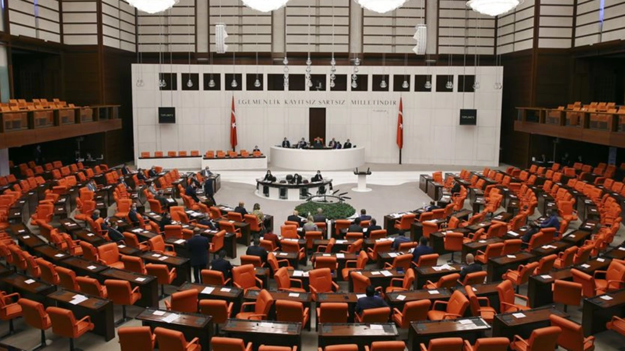 Meclis’te ABD tartışması: Erdoğan’a Bakan Soylu’yu “görevden al” çağrısı yapıldı