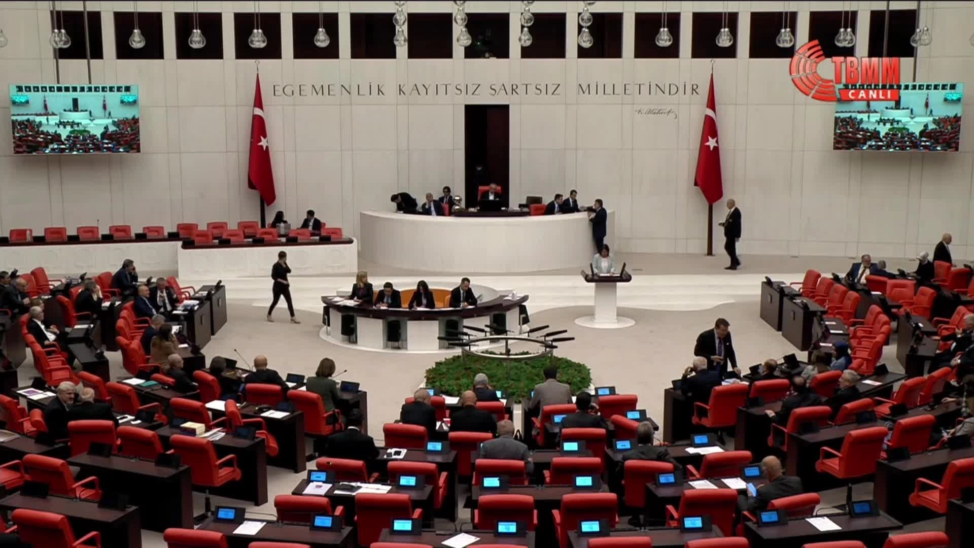 AKP ve MHP’li vekiller 'sosyal medya kısıtlaması araştırılmasın' dedi