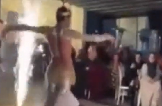 Eğlencede 'erkek dansöz' oynatılması AKP'yi karıştırdı! Açıklama geldi...