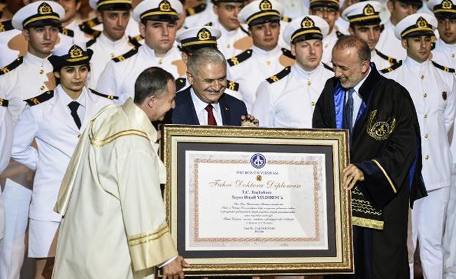 Başbakan'dan diploma espirisi: Kayboldu