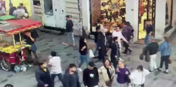 Taksim bombacısı keşfe de elinde kırmızı gülle gelmiş