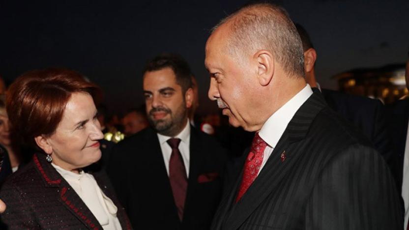 Türkkan'ın paylaşımı sosyal medyada gündem oldu: Akşener, Erdoğan'a rozet taktı