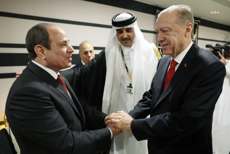 Erdoğan, Abdulfettah Sisi ile el sıkıştı: Fotoğraf Mısır basınında gündem oldu