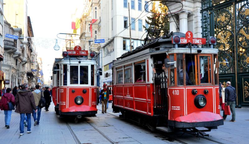 İstiklal Caddesi yasaklarına CHP'den sert tepki: "İstiklal'i değil sınırları kapat!"