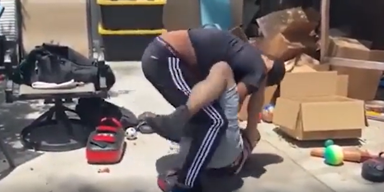 Sen misin dövüş öğretmenine kafa tutan! Hazin son...