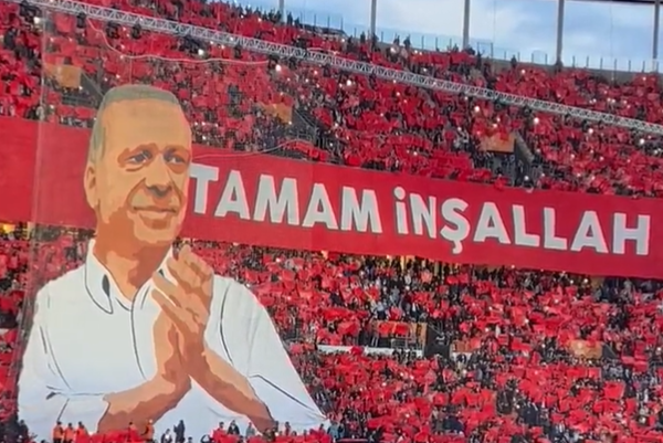 NEF Stadyumu'nda Erdoğan koreografisi: "Endamın yeter..."