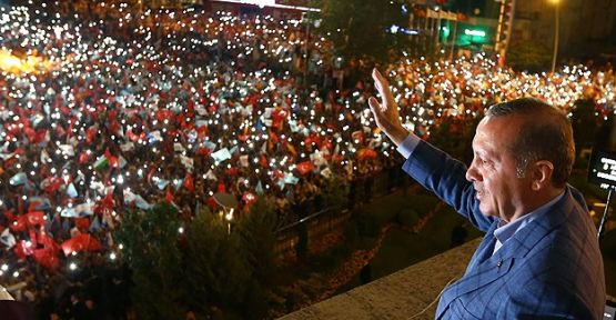 Ahmet Hakan yine gereğini yaptı: ''Balkon konuşması is coming''