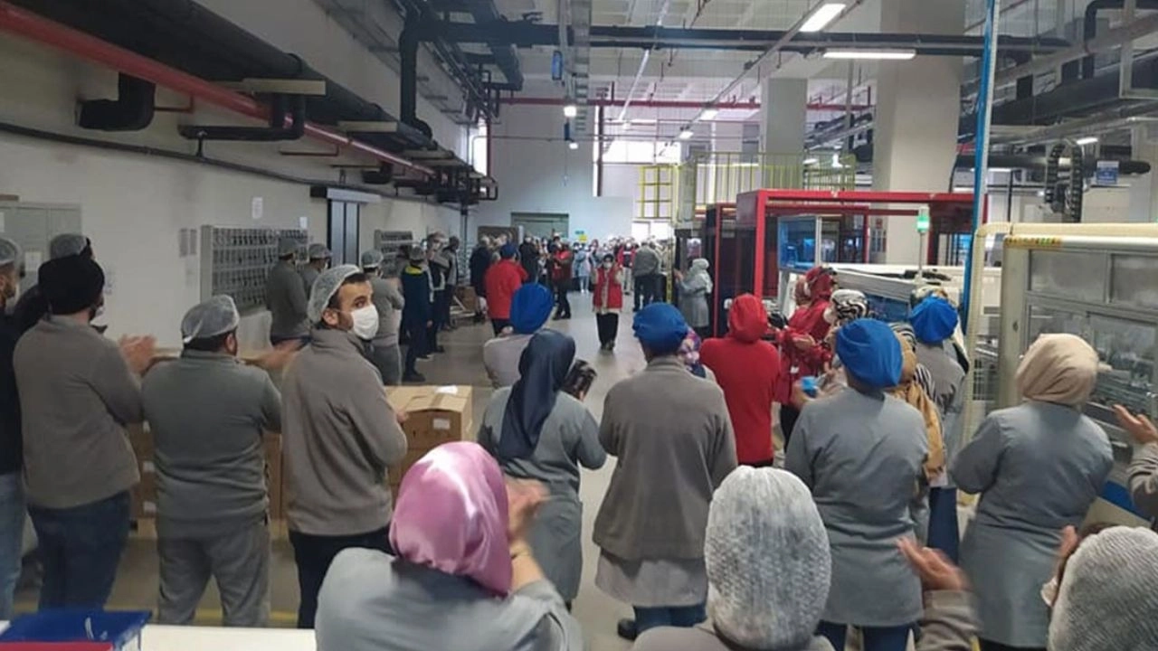 TÜRKONFED Başkanı: "Her üç iş insanından ikisi işçi çıkartmayı düşünüyor"
