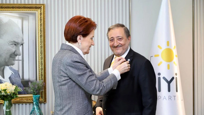 İYİ Parti'ye katılımlar sürüyor! Rozeti Meral Akşener taktı