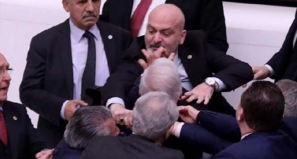 Tuncay Özkan, Meclis'teki kavgaya isyan etti: "Hüseyin Örs'ün kalbini durduran yumruğa yaptırım niye yok?"