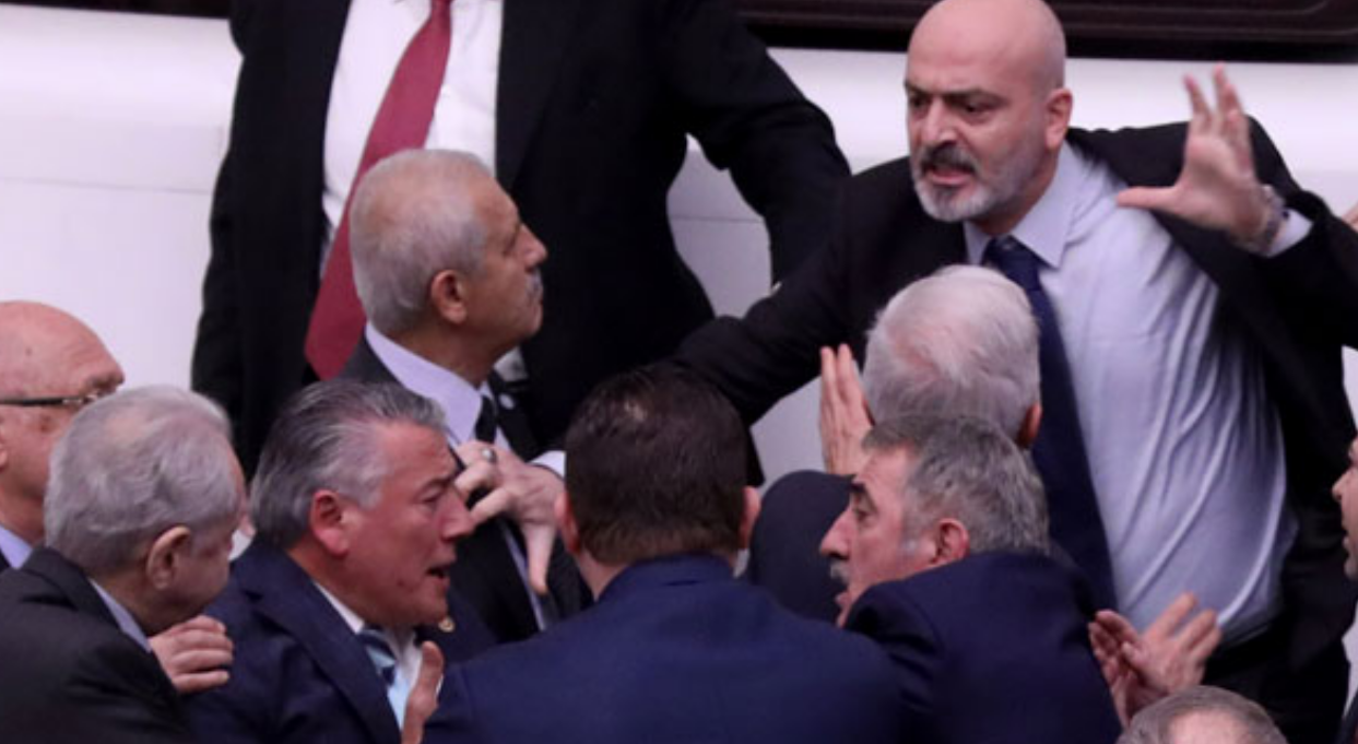 AKP'den yumruklu saldırıya ilişkin ilk üst düzey açıklama
