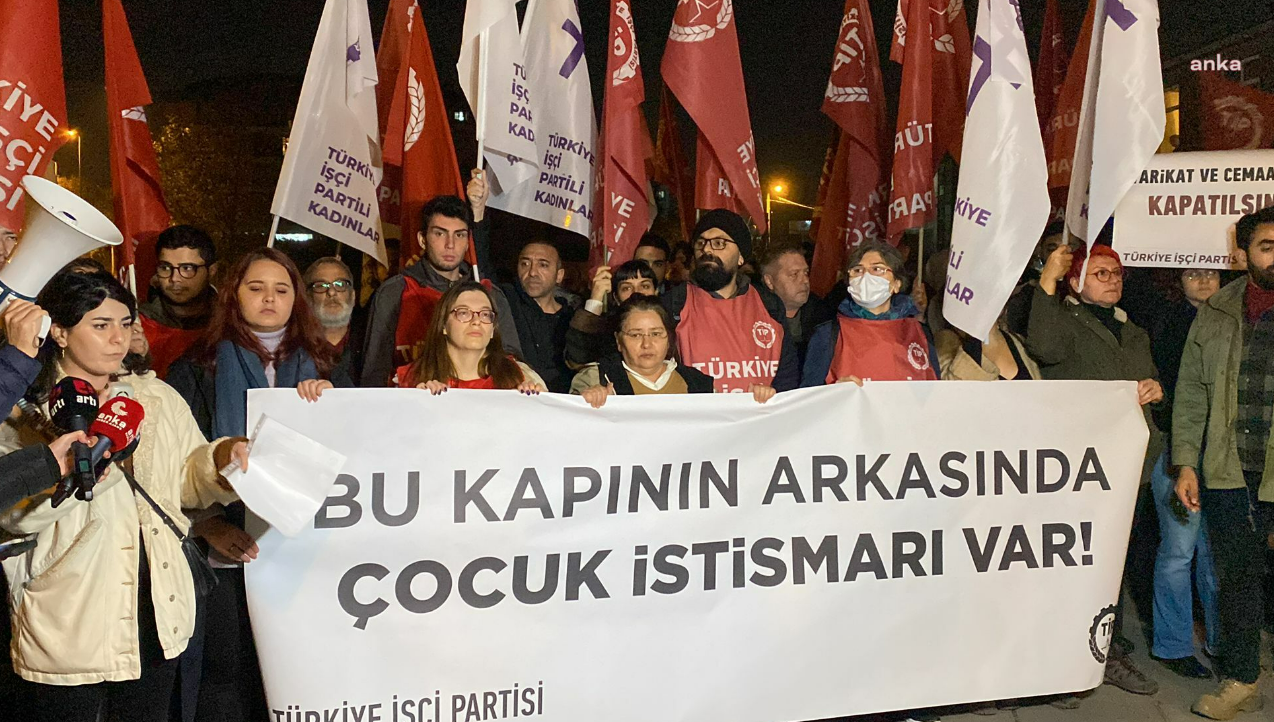 TİP'ten, İsmailağa'ya bağlı Hiranur Vakfı önünde protesto: "Bu kapının arkasında çocuk istismarı var!"