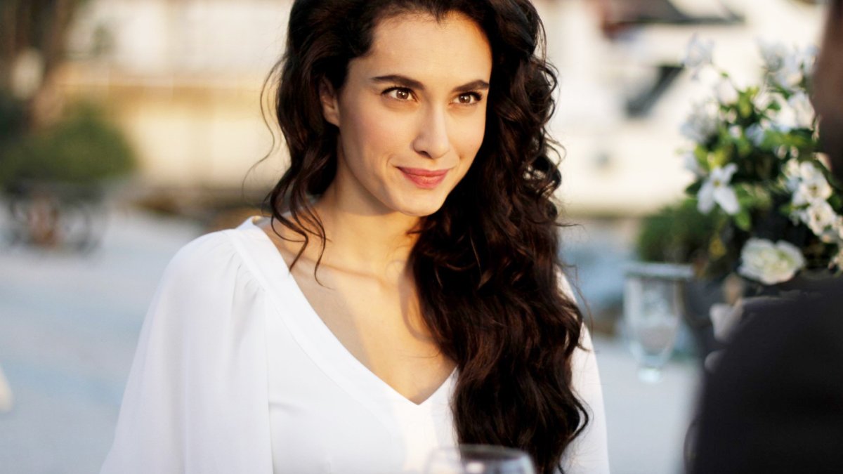 Oyuncu Hande Doğandemir'in yine ehliyetine el konuldu