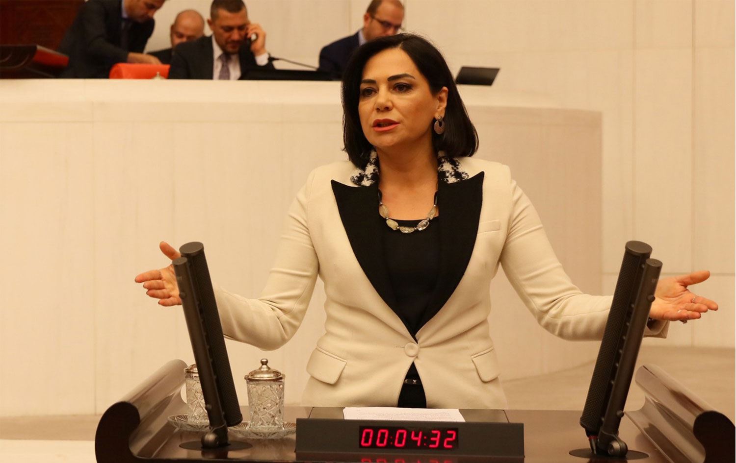 Yüceer'den cinsel istismar tepkisi: "‘Çocuk, tecavüzcüsüyle evlenebilir’ önergesini getiren siz değil misiniz?"