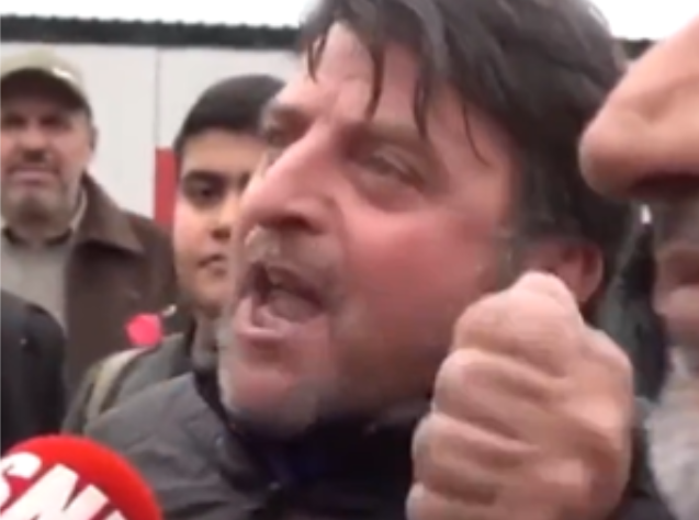 Sokak röportajında kendinden geçen vatandaştan şok sözler: "Bu ülke satılsa da Recep Tayyip Erdoğan"